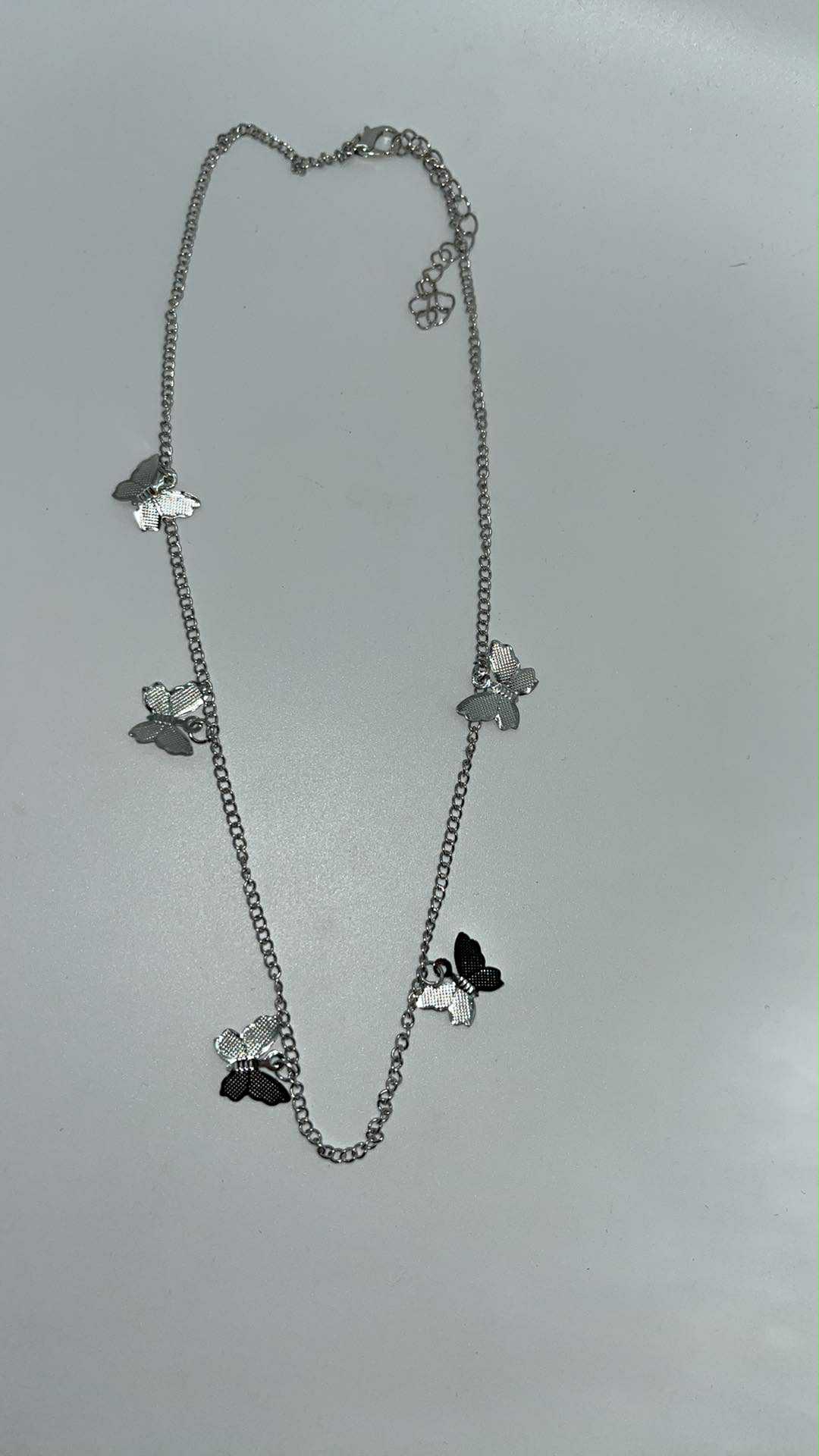 collier papillons